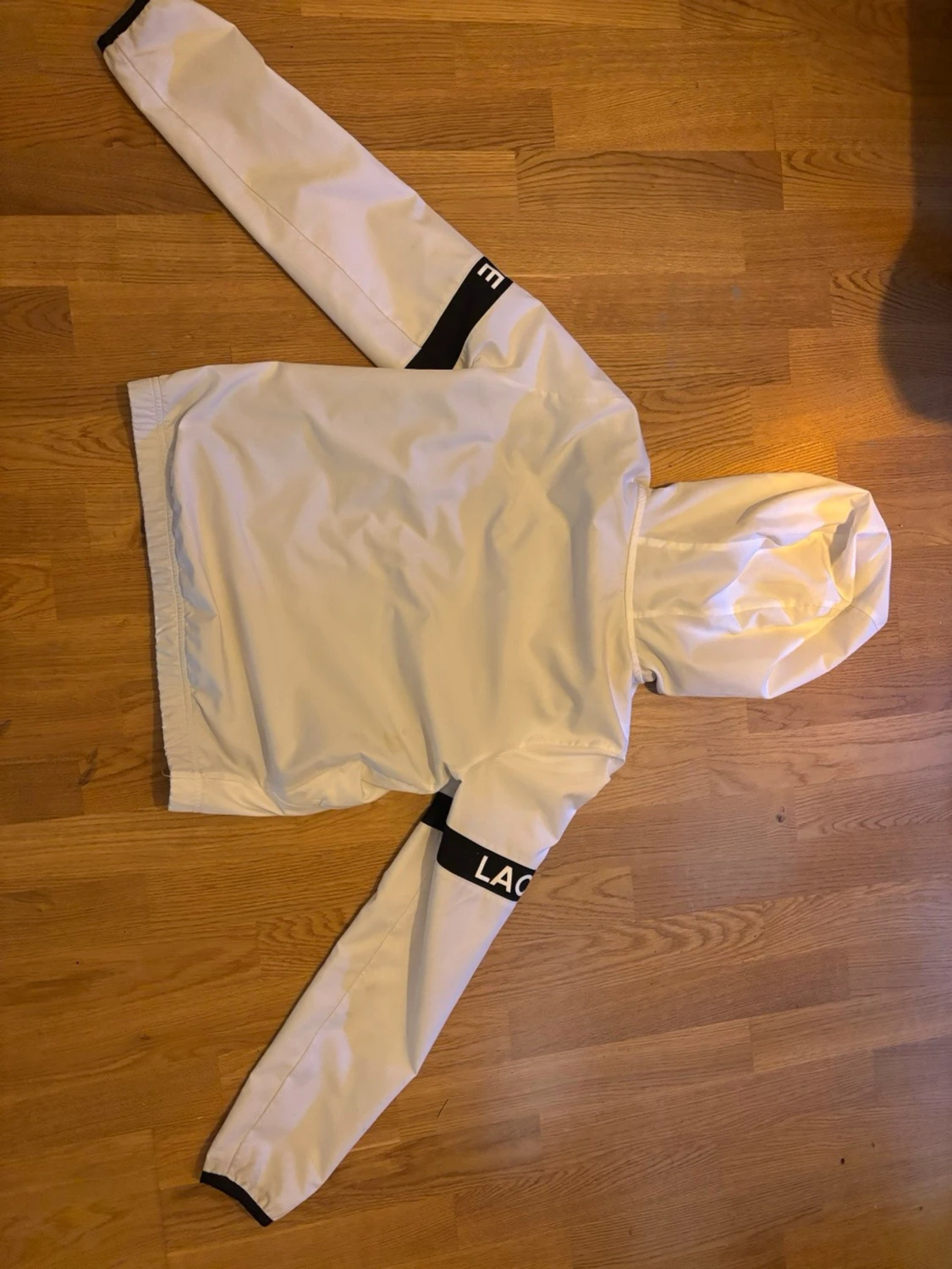 Vit vindjacka från Lacoste med huva - 1