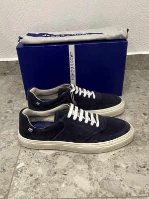 Helt Nya Jacob Cohën Sneakers  - HELT NYA Jacob Cohën Sneakers || Storlek 44,5 || Box och Dustbag medföljer vid köp || Tveka inte på att höra av dig vid frågor eller funderingar 