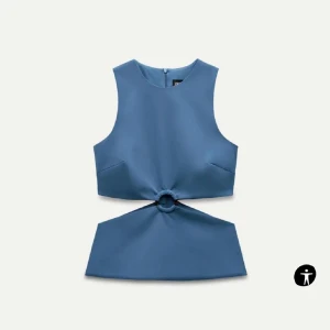 Blå ärmlös topp med knutdetalj Zara - Snygg blå ärmlös topp med en unik knutdetalj framtill. Toppen har en modern design med en dragkedja i ryggen för enkel på- och avtagning. Aldrig använd, lappen kvar, helt ny. 