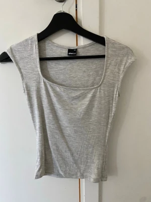 Soft touch kortärmad topp - Tight snyggt linne/topp i mjukt material