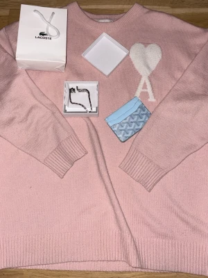 Ami tröja - En ami tröja, lacoste armband och go*yard plånbok. 