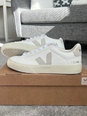 Veja sneakers  - Oanvända Veja sneakers. Perfekt inför sommar 😊😊