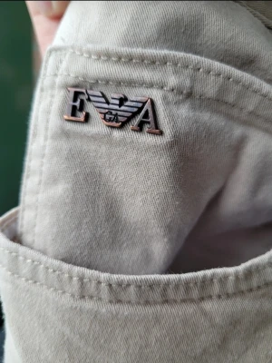 Jeans från Emporio Armani - Mycket bra skick, färg blandning beige/äggskal. 
