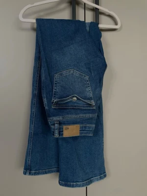 Bootcut jeans - Skriv för fler bilder