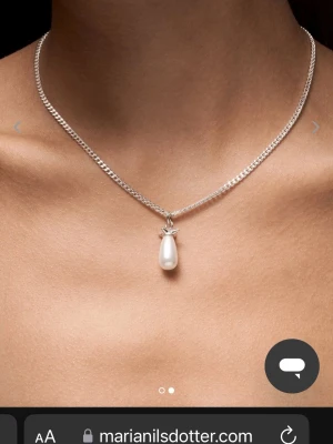 Maria Nilsdotter halsband - Säljer mitt Maria Nilsdotter halsband för att jag har bytt till guld. Nypris 2500 eller om någon vill byta det med ett likadant halsband i guld