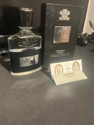 Creed Aventus EDP 100ml - Creed Aventus Eau de Parfum 100ml helt ny, full och oanvänd. Fick som present men säljer då jag inte har så behov av parfym just nu. Ny pris runt 3300