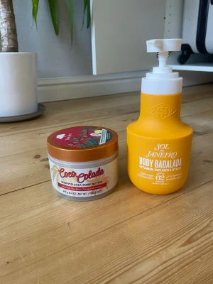 Sol de Janeiro Body Badalada & Coco Colada body butter - Säljer en Sol de Janeiro Body Badalada  hudlotion och en Tree Hut Coco Colada Whipped Shea Body Butter med doft av ananas och kokos. Båda produkterna är endast testade 1 gång. Säljer allt för 190 kr 🌺