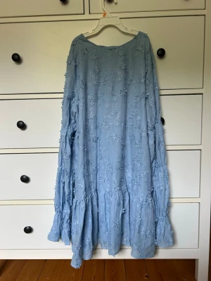 Miniklänning nakd - Helt ny klänning från NA-KD med prislapp kvar som inte kommer till användning. Nypris 700 kr. Perfekt till sommaren!