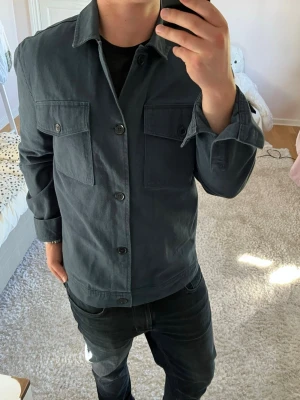 These Glory Days overshirt - These Glory Days | skick 9/10 | Storlek M | Pris - 499kr | Modellen är ca 180cm lång | Hör av dig vid minsta fråga eller fundering!!