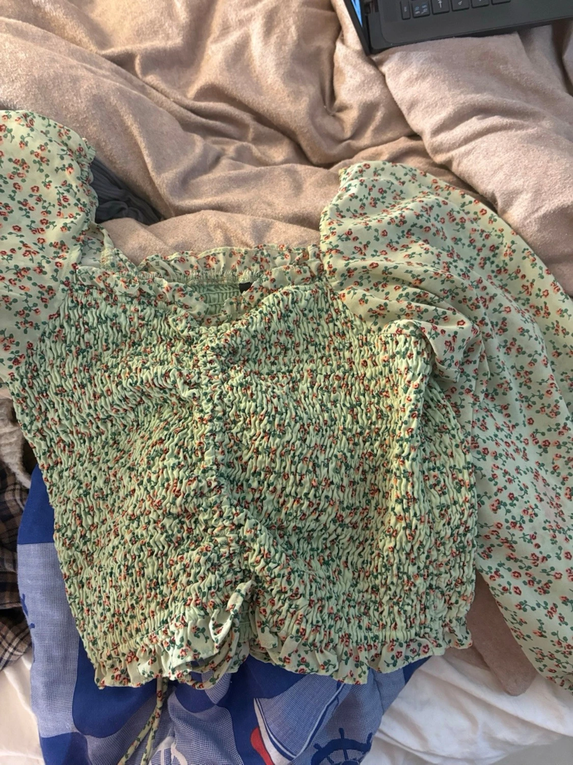 Grön blommig blus från Vero Moda