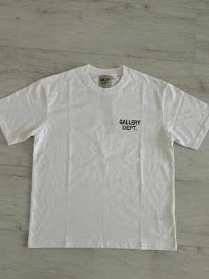 Gallery dept white t shirt - Size M, true to size. Just as new, unused. Feel free to ask questions DM