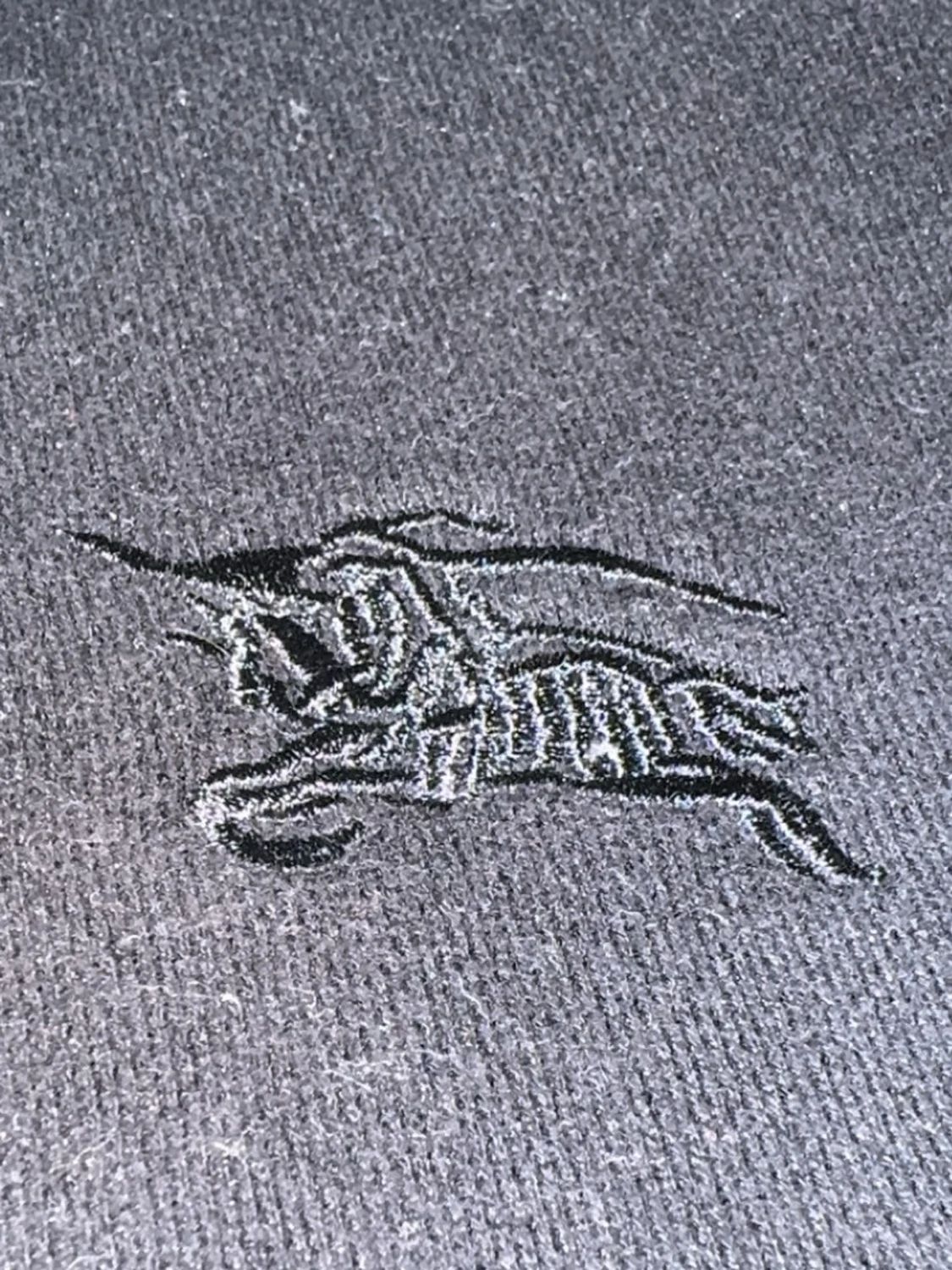 Svart hoodie från Burberry med dragkedja - 1