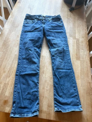 LTB jeans  - Modellen valerie i storlek 29/32 sitter som 36/38