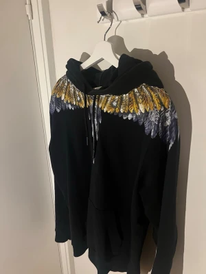 Marcelo Burlon Hoodie - Marcelo Burlon hoodie. Kvitto finns. Nyskick