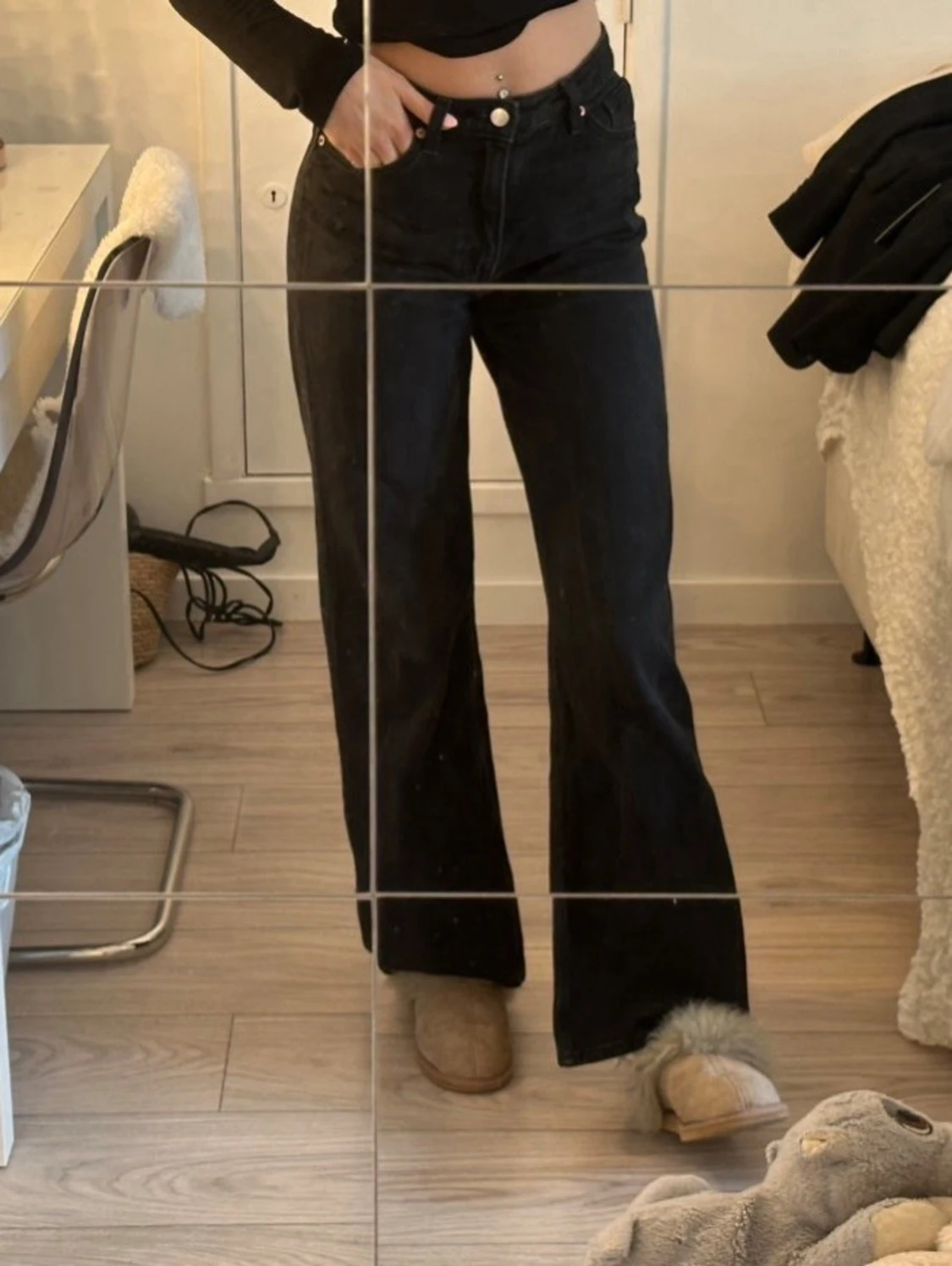 Svarta utsvängda jeans - 1