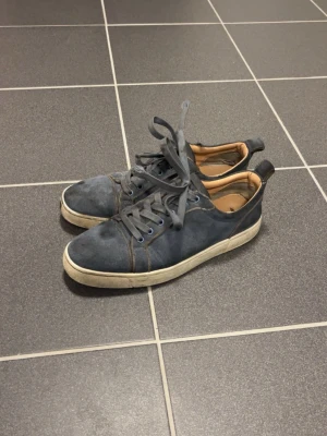 Christian Louboutin skor - Bra för dig som vill tvätta skorna och fixa till de, skriv vid frågor