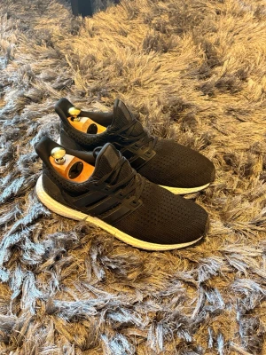 Ultra boost - Tjenare, säljer dessa identiska adidas ultra boost reps. Skicket är bra använda några gånger. Ifall du har några frågor är de bara skriva👍