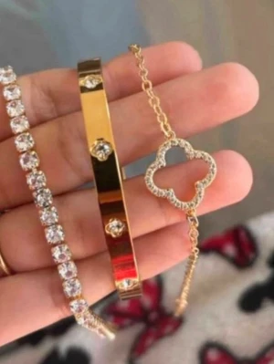 Helt nya guldiga armband - ✨3st lyxiga guldarmband som ar oanvända, perfekt som eller till dig själv 🚚 Snabb leverans 1-3 arbetsdagar