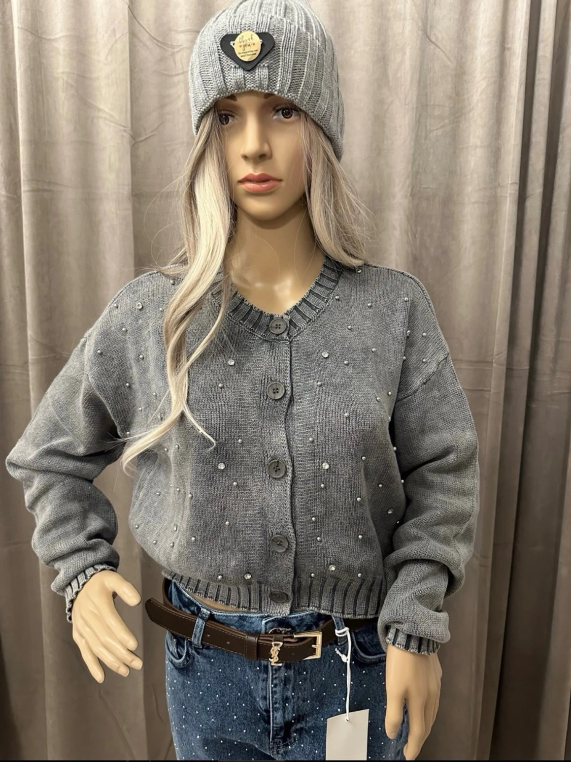 Grå pärlstickad kofta