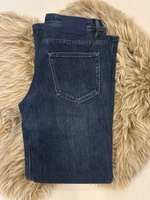 Jacob Cohen Jeans - Säljer nu mina Jacob jeans som endast använd 2-3 gånger i grymt skick inga flaws eller liknande i storlek 32!