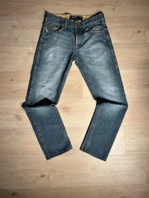 Blåa US Polo Assn Jeans W32 L34 - Fina US POLO Jeans i blå färg. Jeansen är i mycket bra skick och sparsamt använda. (HAR INGEN BACKPATCH) |  Äkta som allt annat jag säljer! ✅|  Storlek: W32 | Skick: Mycket Bra Skick. | Färg: Blå | Märke: US POLO ASSN | Modell: Jeans |  Hör gärna av dig vid frågor så svarar jag så fort jag kan! 😁  