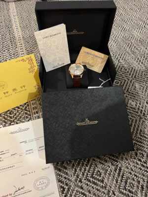 Jaeger-LeCoult Ultra Thin Klcok - Brand new with whole sets. Ultra Thin collection . Automatic movement with genuine leather strap. Best quality. Dial size 39mm. Also a black dial. Delivered with whole sets.