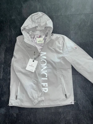 Moncler jacka  - Jätte snygg och bra passform