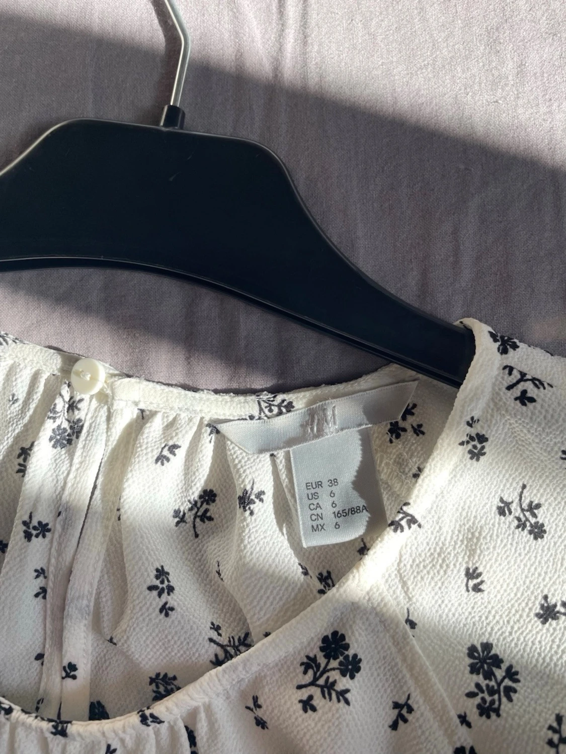 Vit blommig klänning med volang - 2