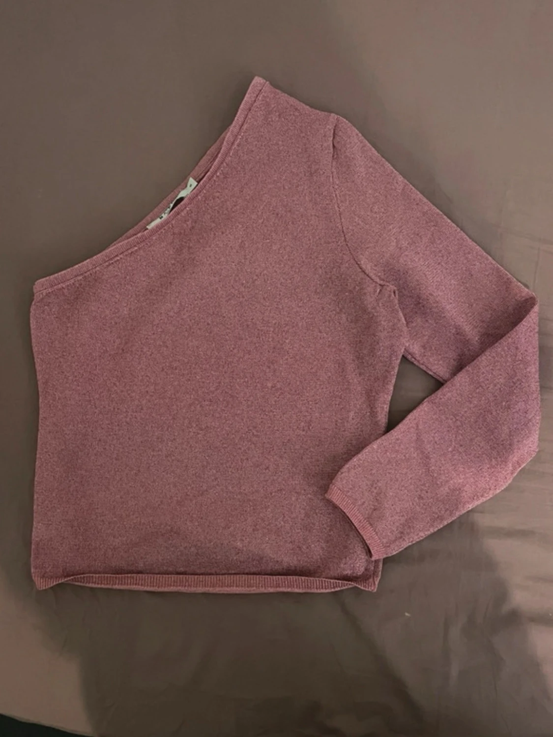 Rosa oneshoulder topp