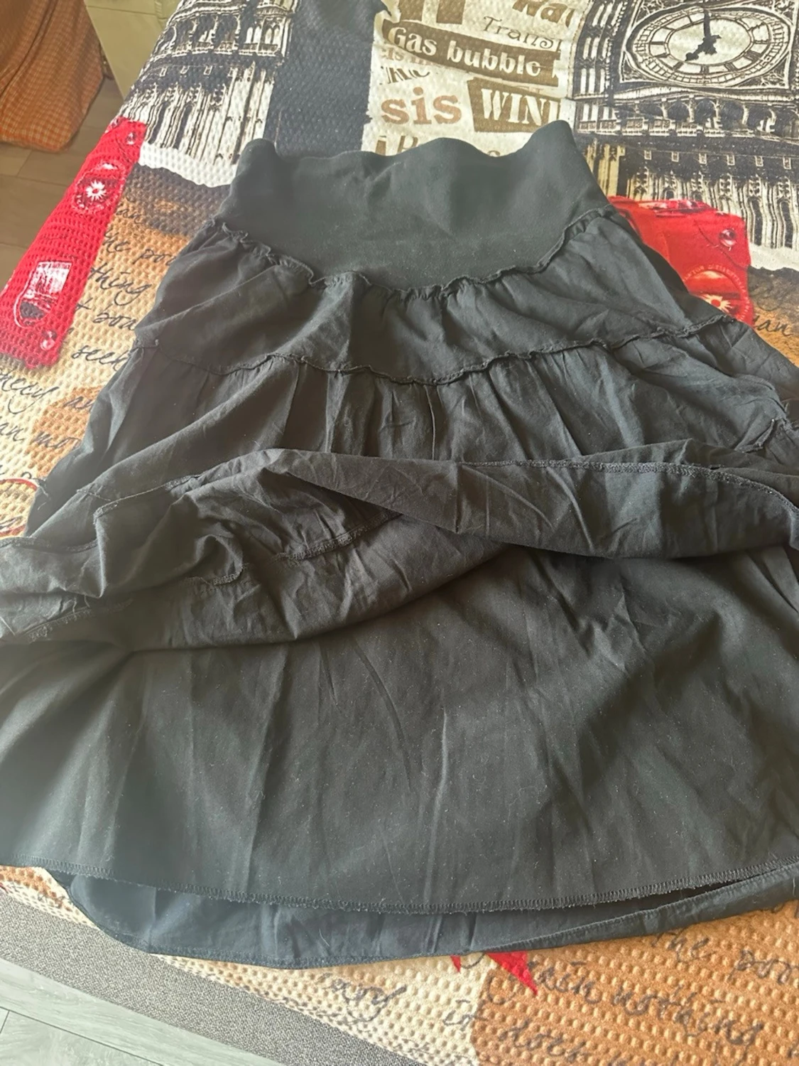 Svart volangkjol från H&M Mama - 2