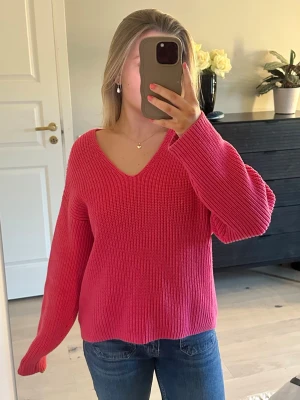 Rosa stickad tröja - Fin tröja från H&M. Stor i storleken