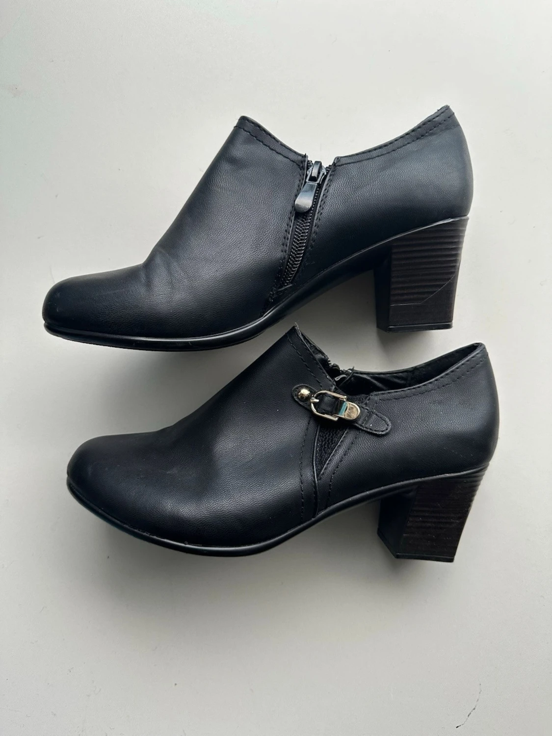 Svarta stövletter med klack, storlek 39