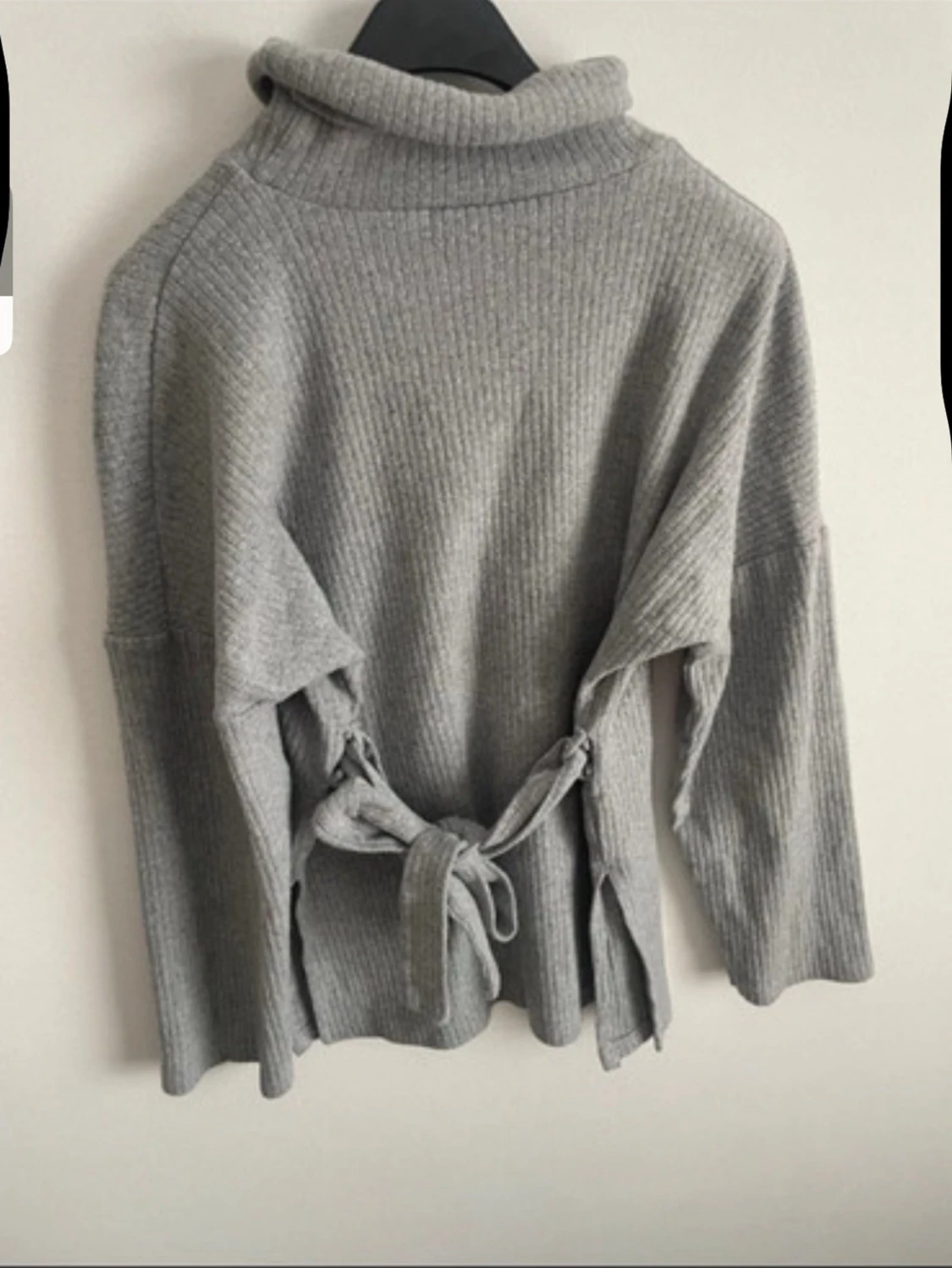 Grått ribbat set med knytband. - 1