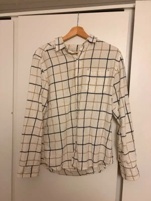 Flanellskjorta  - Säljer en flanellskjorta som knappt är använd. Storlek M. 
