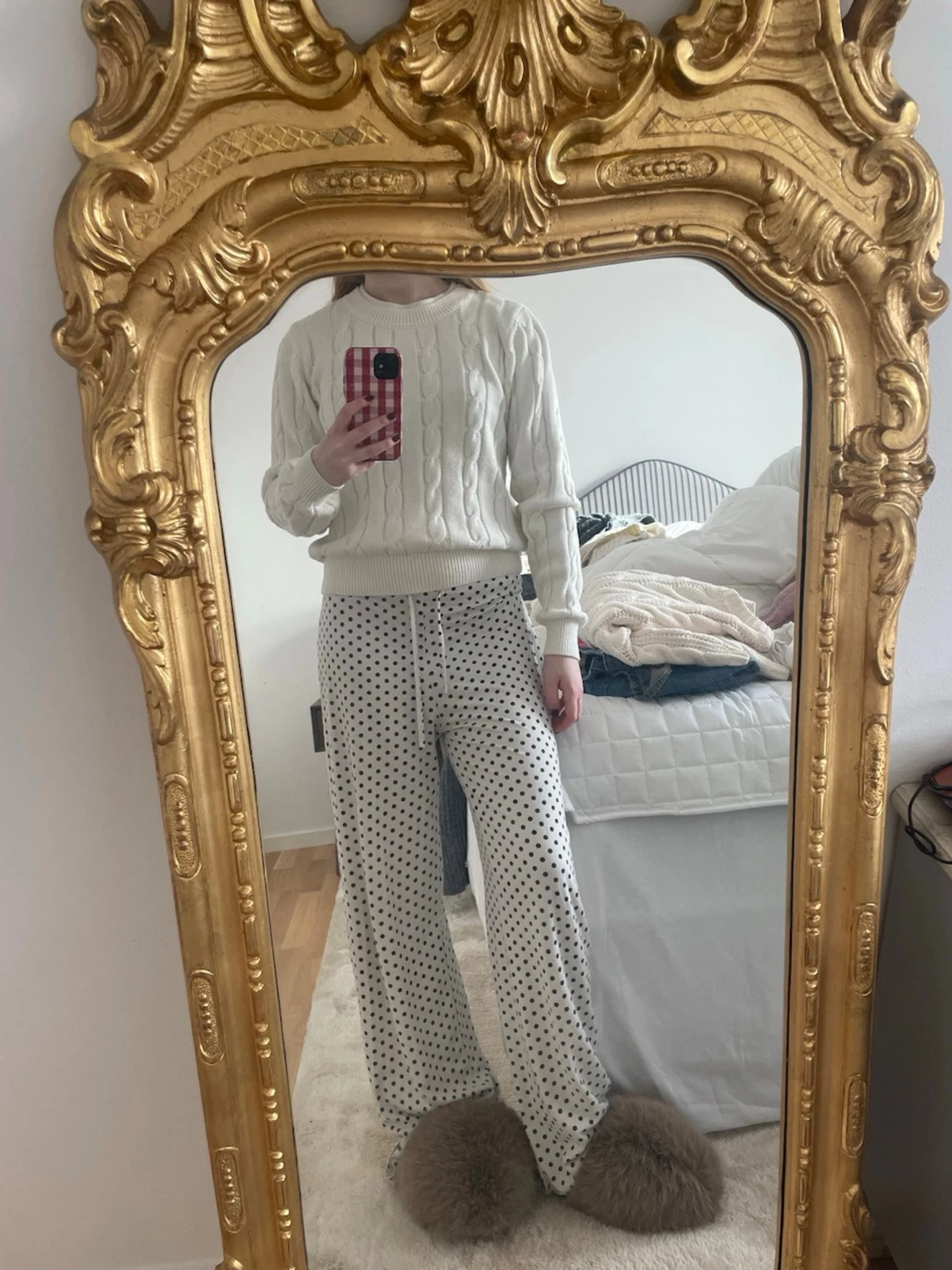 Vit kabelstickad tröja