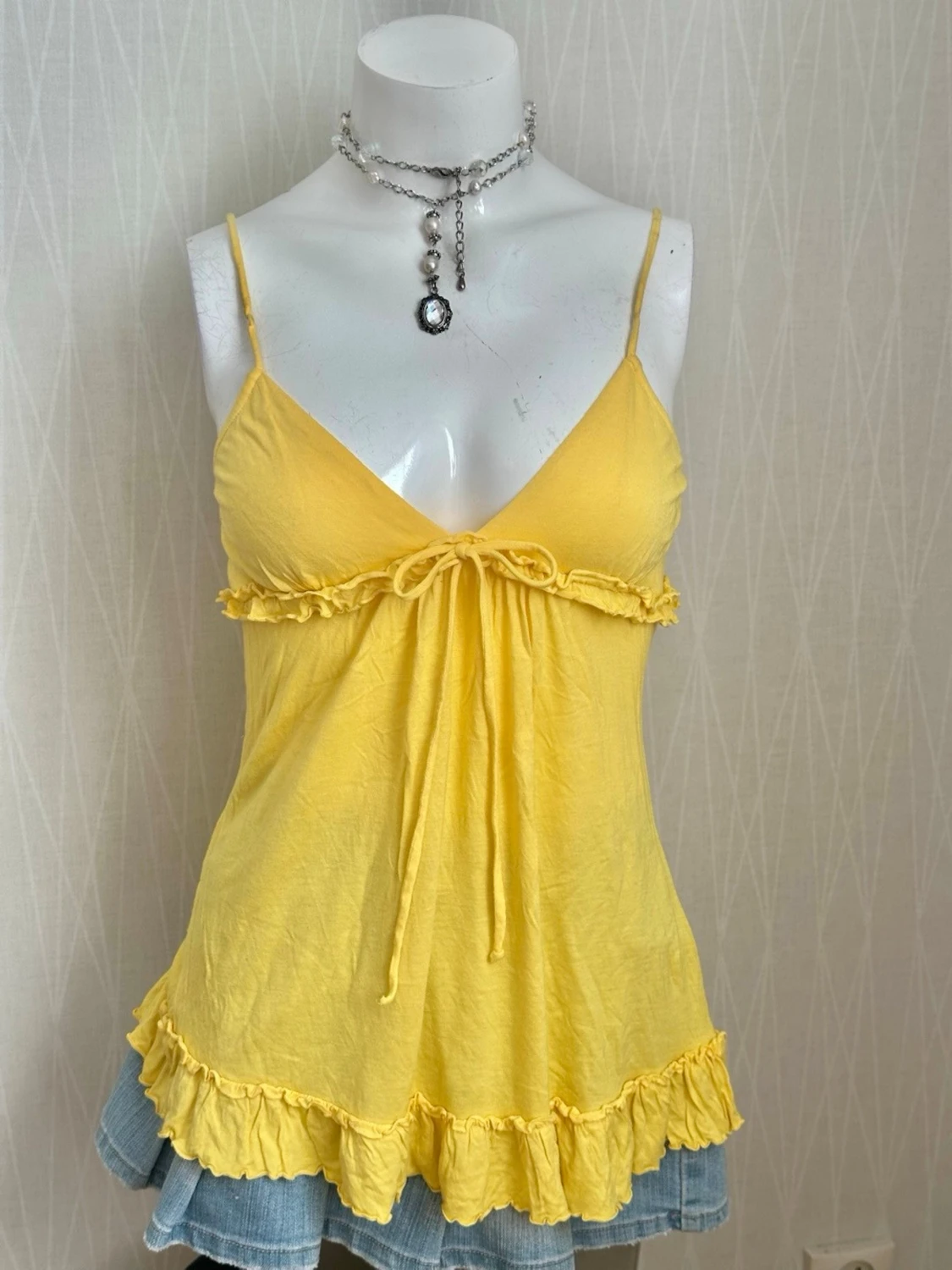 Gul linnetopp med volang och knyt