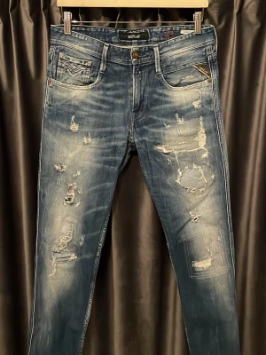 Replay anbass  - Replay anbass - skick 9/10, mycket fint skick! - storlek 30/32 - riktigt feta och eftertraktade replay jeans - hör av er för mått eller vid andra frågor🙌