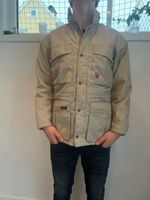 Fjällräven field jacka fodrad - Fjällräven field jacka herr| pris:999kr| storlek:S| skick:9,8/10| hör av dig vid minsta lilla fundering eller fråga|