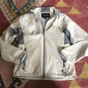RLX Ralph Lauren golf jacka - Rlx golf jacka perfekt inför golf säsongen. Inga defekter. Skickar samma dag