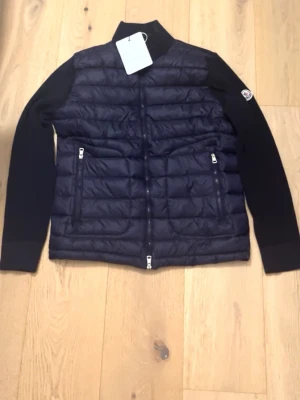 Cardigen - Säljer denna eftersom den var för lite borde passa ifall du är mellan 170-180 cm pris kan diskuteras 