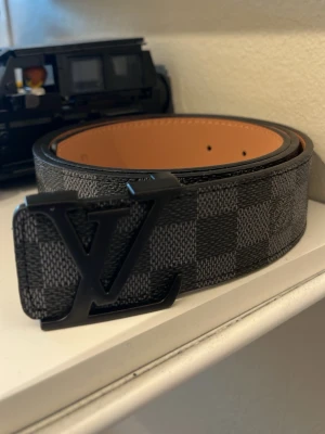 Bälte  - 110 cm, oanvänd, med följer håltagare 