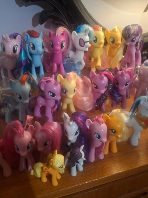 My little pony bundle med 23 st ponnys(reservation) - Fina ponnys rengjorda och hår är fixat. Kommer med freebies