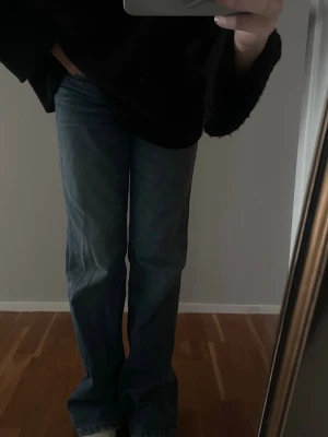 blå jeans  - Skitnsygga blåa jeans från Zara