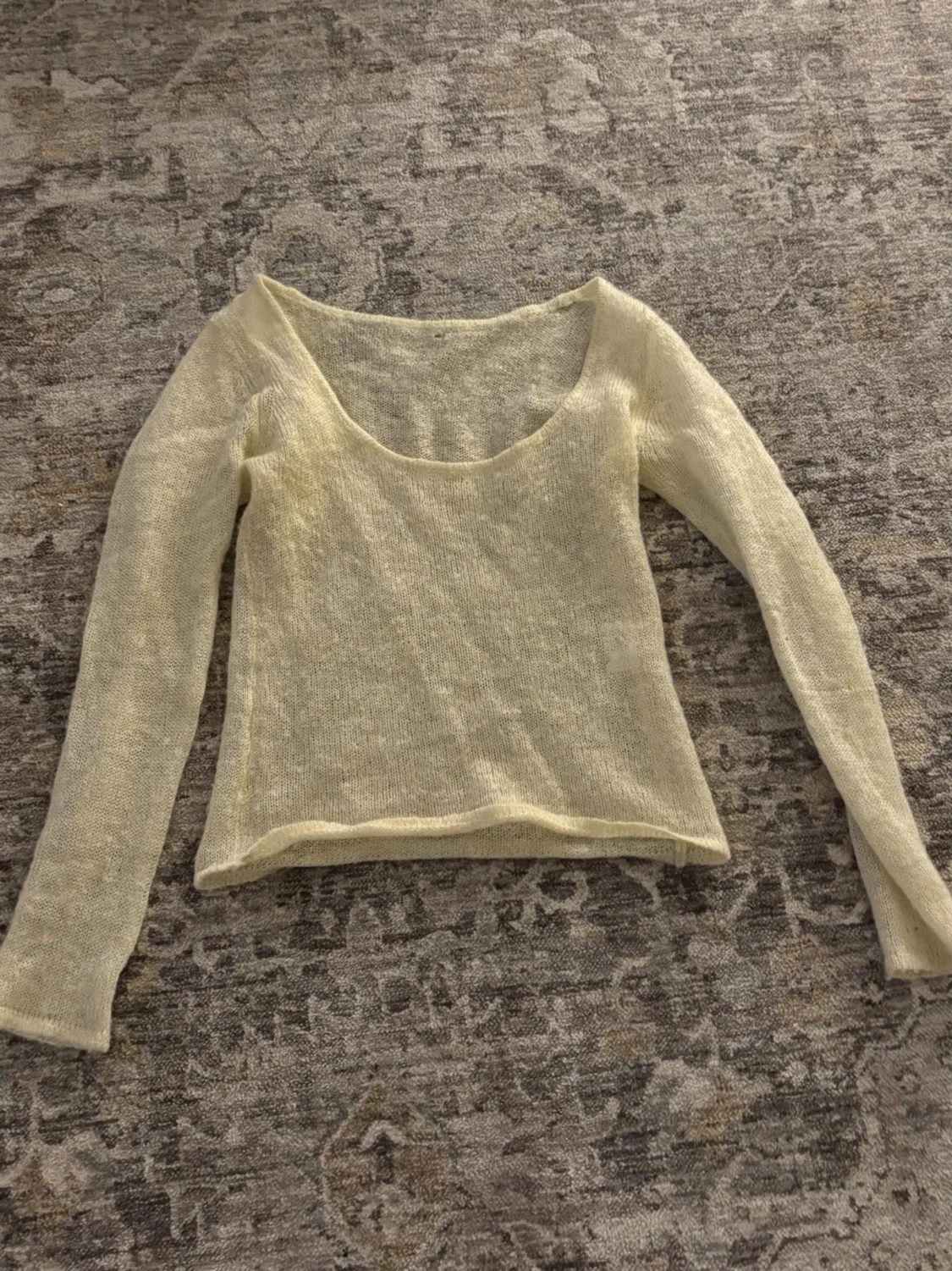 beige transparent stickad tröja