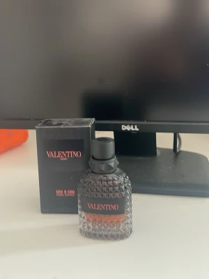 Valentino coral fantasy  - Fett parfym från valentino, cirka 85% kvar! Snabb affär prioriteras 😁