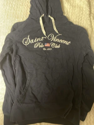 Polo club hoodie - Hoodie typ nästan vintage från polo club. 
