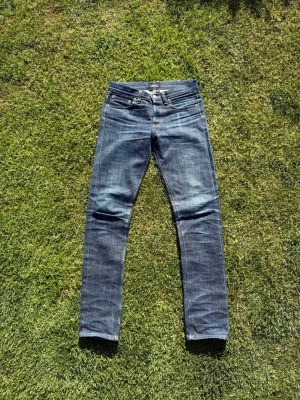 APC selvage jeans - Säljer ett par Selvage A.P.C jeans i storlek 30, modellen heter ”Petit standard”. Klassiska selvage jeans.
