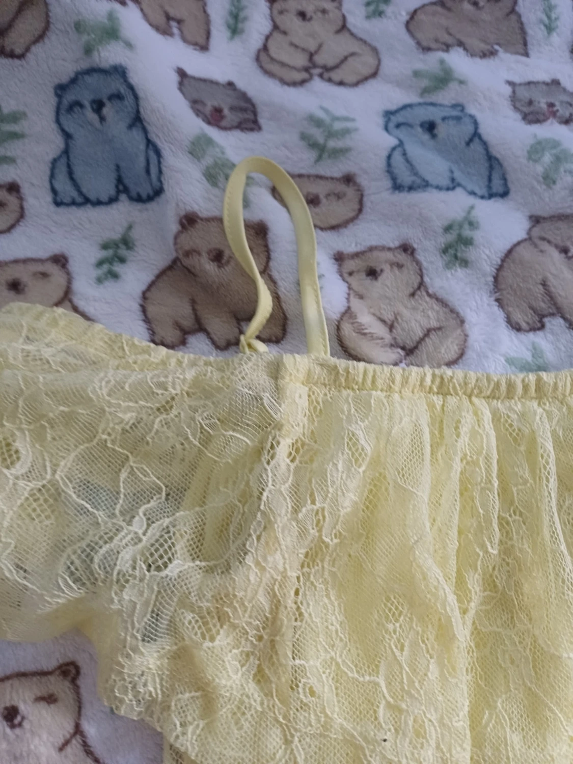 Gul offshoulder spetsklänning - 2