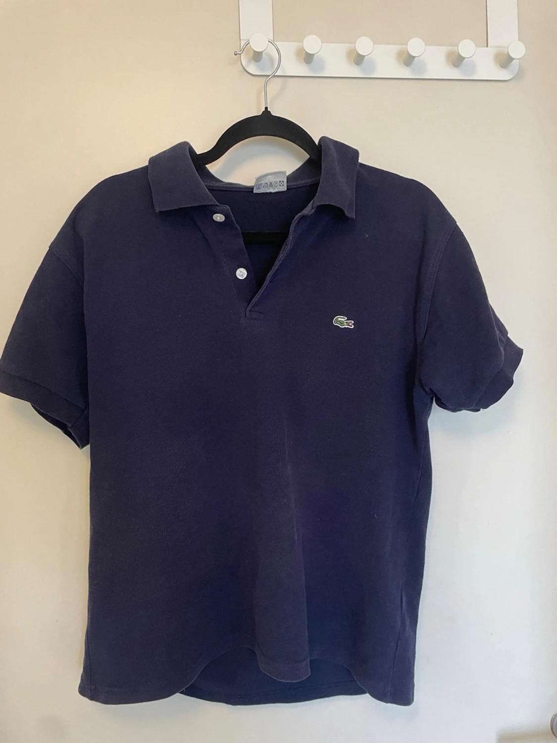 Mörkblå pikétröja från Lacoste - 1