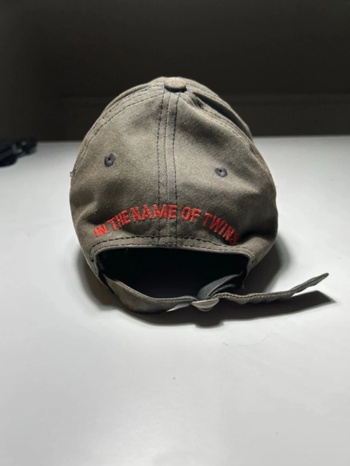 Grå Dsquared2 keps med patch - 1
